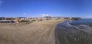 Javea 'nın Sahili' nde güneşli bir gün.