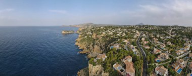 Cap de la Nau 'da güneşli bir gün, Xabia, İspanya