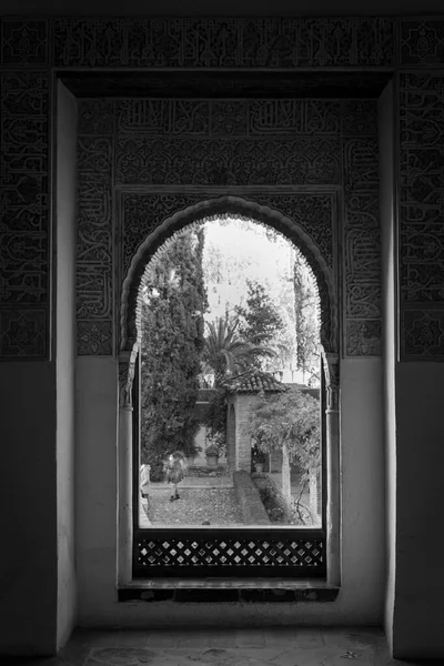 Fenêtre Arabe Sur Tour Comares Alhambra Grenade Espagne Photo Noir — Photo