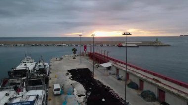 Bulutlu bir günde Xabia Limanı 'nın hava manzarası, Costa Blanca, Alicante, İspanya