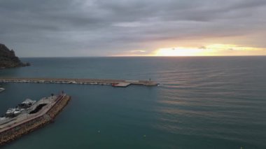 Bulutlu bir günde Xabia Limanı 'nın hava manzarası, Costa Blanca, Alicante, İspanya