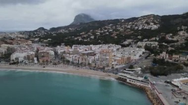 Bulutlu bir günde Xabia Limanı 'nın hava manzarası, Costa Blanca, Alicante, İspanya