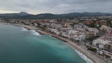 Bulutlu bir günde Xabia Limanı 'nın hava manzarası, Costa Blanca, Alicante, İspanya