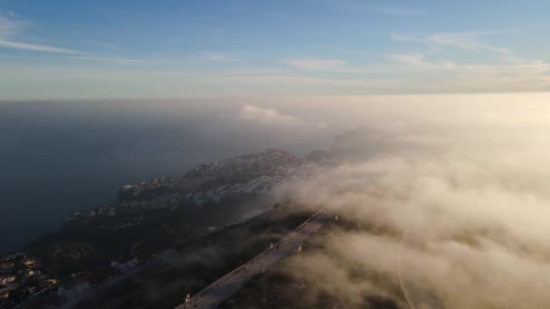 Puesta Sol Nebulosa Cumbre Del Sol Niebla Oculta Horizonte Costa — Vídeos de Stock