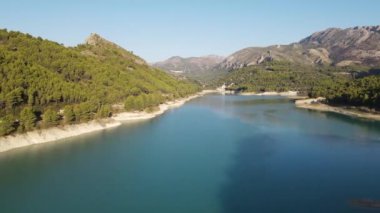 Guadalest 'in Marina Baixa, Alicante, İspanya' daki rezervuarından hava görüntüleri
