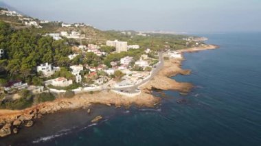 Les Rotes plajında güneşli bir gün, Denia, Alicante