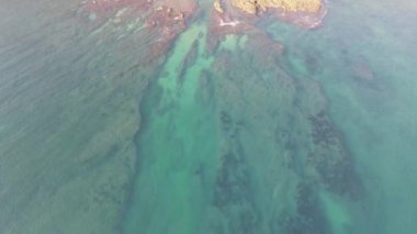 Les Rotes plajında güneşli bir gün, Denia, Alicante