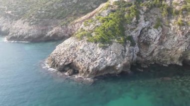 Les Rotes plajında güneşli bir gün, Denia, Alicante