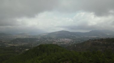 Coll de Rates 'te bulutlu bir gün.