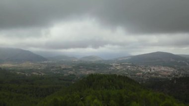 Coll de Rates 'te bulutlu bir gün.