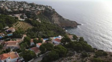 Xabia, Alicante, İspanya 'daki Cap de la Nau' dan insansız hava aracı görüntüleri.