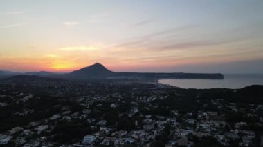 Cala Ambolo, Xabia, Alicante, İspanya 'da hava kararıyor.