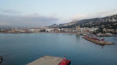 Bugün Javea Limanı 'nda berbat bir gün. Javea 'nın limanından, Marina Alta, Costa Blanca, İspanya