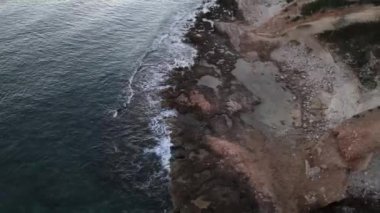 Cala Blanca, Jvea, Alicante 'nin insansız hava aracı görüntüsü.