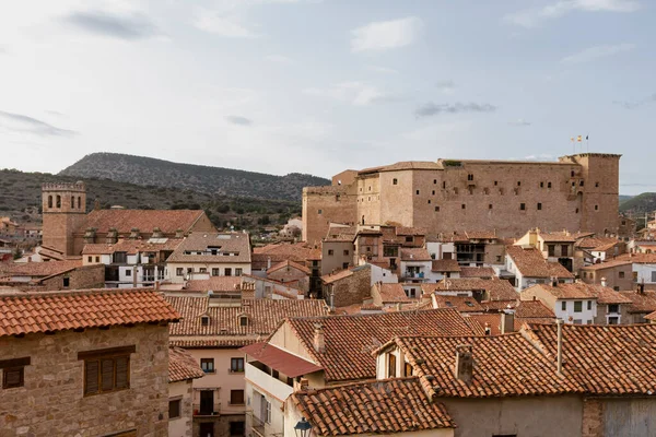 Mora de Rubielos 'un panoramik resmi. Mora de Rubielo 'nun kasabasının resmi