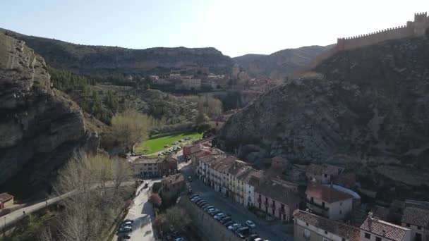来自西班牙阿拉贡Teruel Albarracin的空中风景 Albarracin的阳光灿烂的一天 — 图库视频影像