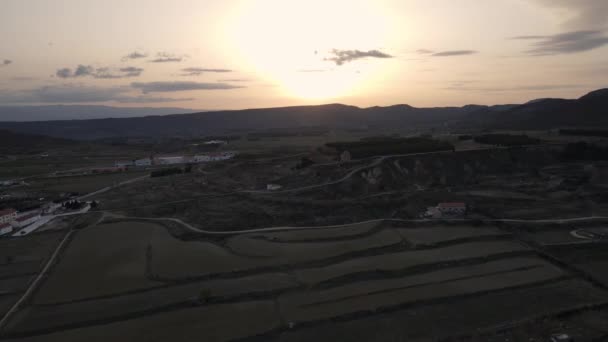 来自西班牙阿拉贡Teruel的Rubielos Mora的空中景观 鲁比埃罗镇上天色渐渐黑了 — 图库视频影像