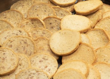 Tayland sosisi ya da sıcak yağda kızartılmış Vietnam domuzu Asya usulü yemeye hazır..