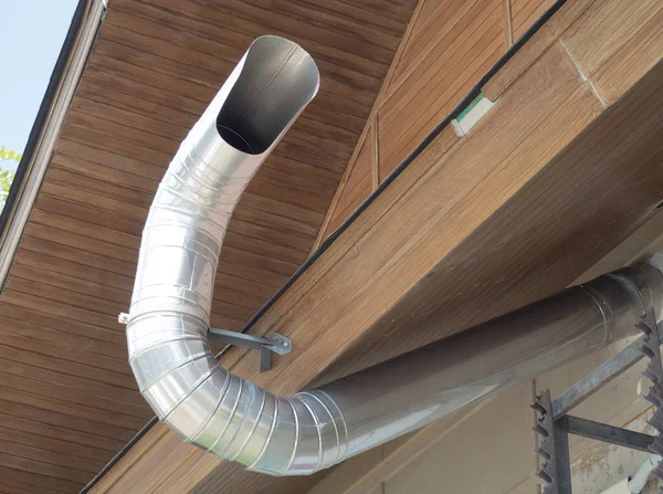 Ventilatie Airconditioning Buis Geïnstalleerd Buiten Het Gebouw — Stockfoto