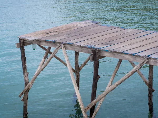 Drewniany Taras Rybaka Prowadzący Morza — Zdjęcie stockowe
