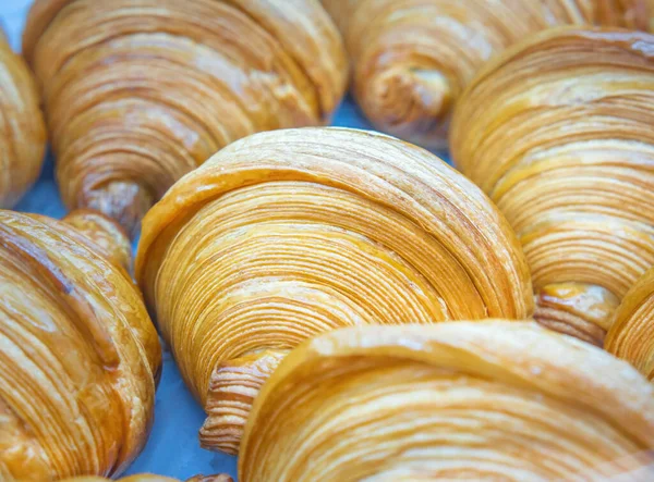 Croissants Frescos Doces Franceses Estão Prontos Para Café Manhã Imagens Royalty-Free