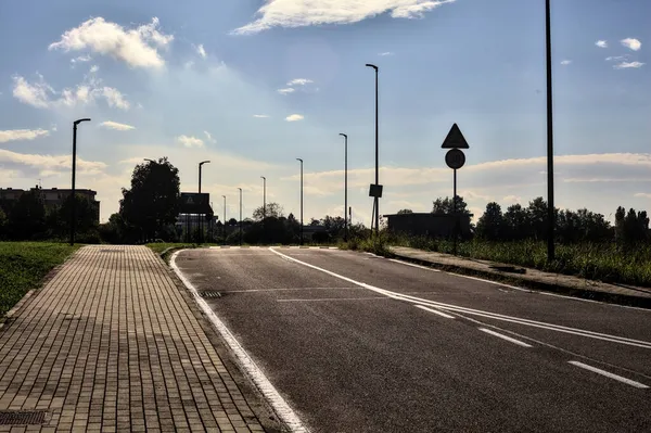 Subúrbio Vazio Uma Estrada Campo Italiano Dia Claro Outono — Fotografia de Stock