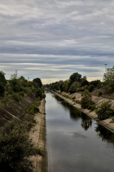 Diversionario Canale Campagna Una Giornata Nuvolosa Autunno — Foto Stock