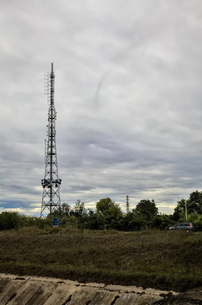 Gołe Pole Anteną Tle Pochmurny Dzień — Zdjęcie stockowe