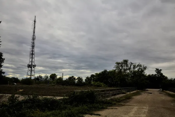 Ponte Desgastada Campo Dia Nublado Outono — Fotografia de Stock