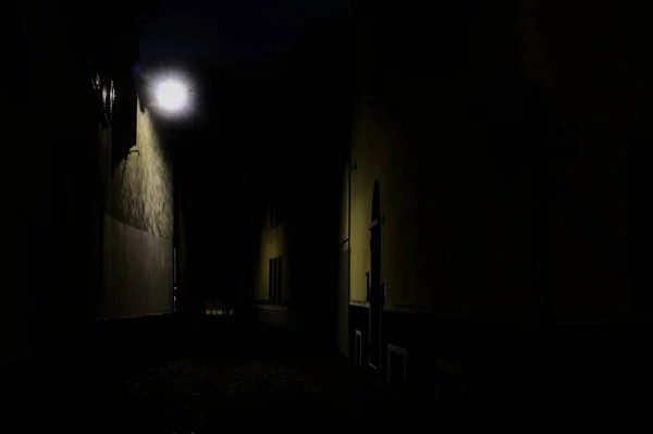 Gasse Einer Italienischen Stadt Bei Nacht — Stockfoto