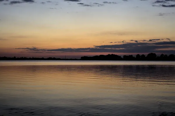 秋天湖面上的日落 — 图库照片