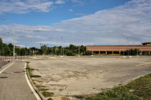 Complexe Abandonné Dans Campagne Italienne Par Une Journée Ensoleillée — Photo