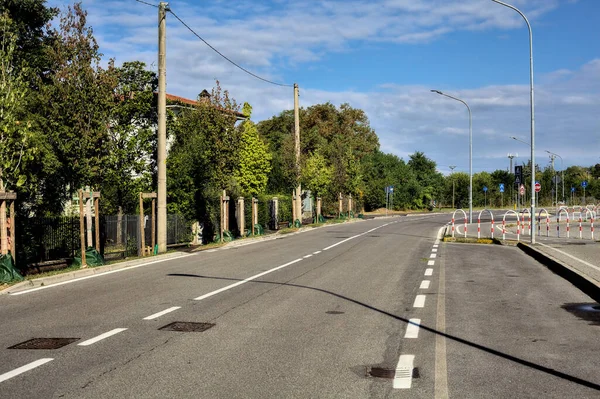 Strada Zona Residenziale Nella Campagna Italiana — Foto Stock