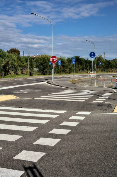 Kreuzung Auf Einer Straße Der Italienischen Landschaft — Stockfoto