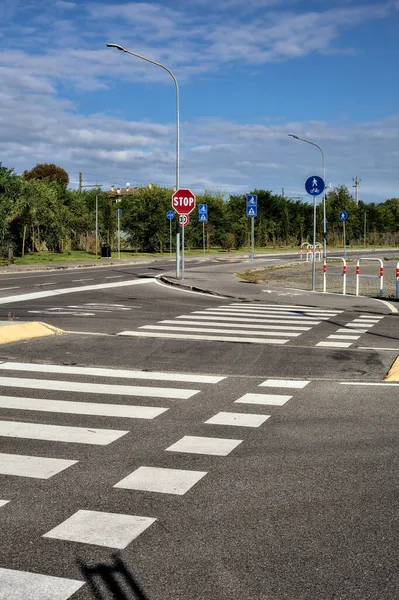 Kreuzung Auf Einer Straße Der Italienischen Landschaft — Stockfoto