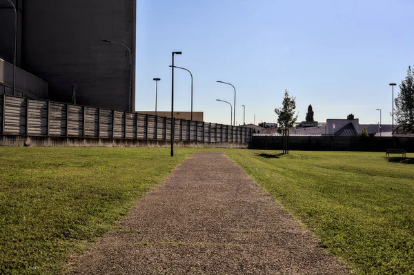 Schotterweg Park Eines Wohngebiets Einem Sonnigen Tag — Stockfoto