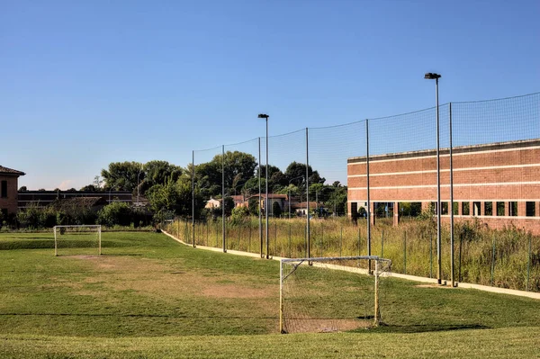 Campo Futebol Pequeno Parque Uma Área Residencial — Fotografia de Stock