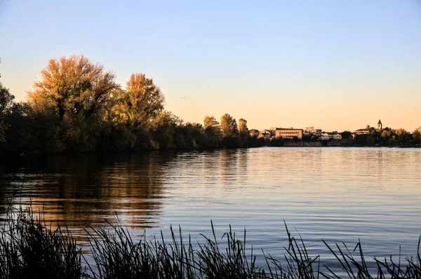 Shore Sunset Stretches River — Stock Photo, Image