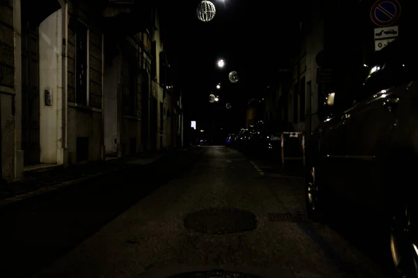 Jalan Sebuah Kota Italia Malam Hari — Stok Foto