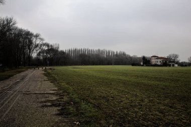 Bend in a road in the countryside on a cloudy day in winter