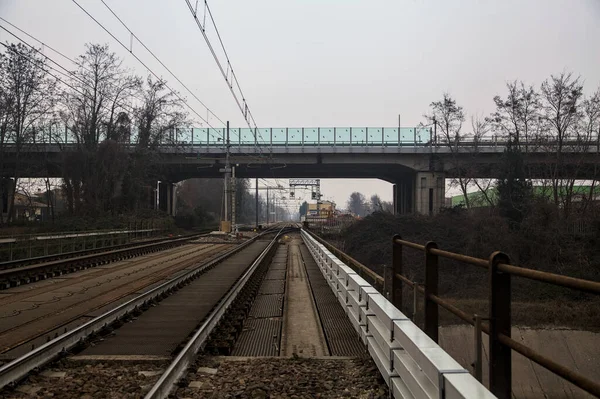 Ponte Ferroviario Una Giornata Nuvolosa Inverno — Foto Stock
