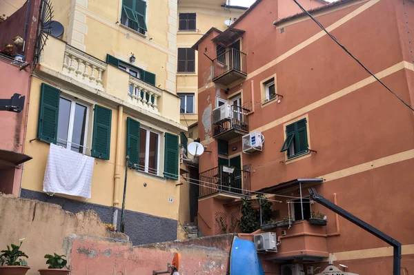Fassaden Alter Italienischer Wohnhäuser Einem Bewölkten Tag — Stockfoto