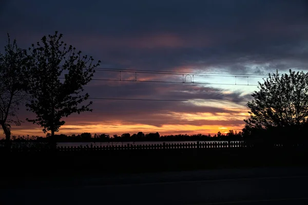 Railroad Track Park Lake Background Twilight — стоковое фото