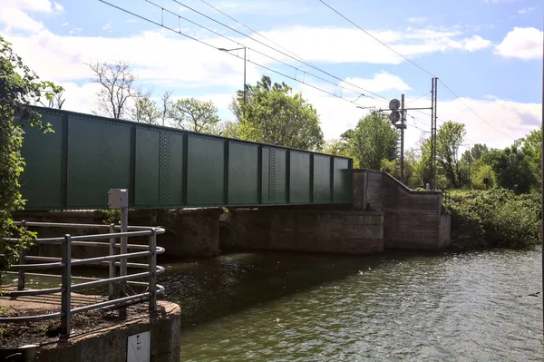 Ponte Ferroviario Corto Lago Parco — Foto Stock