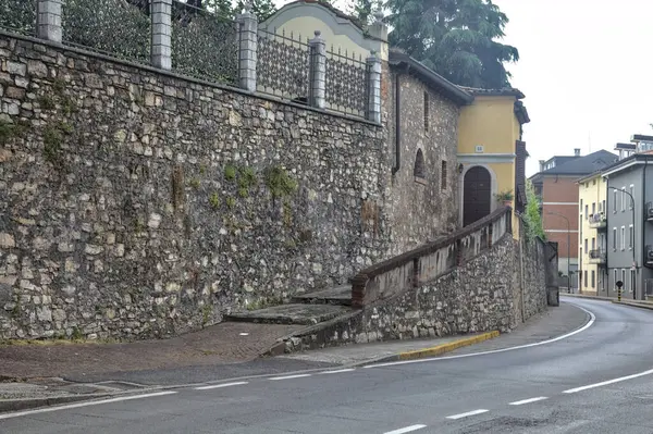 Fortificação Pedra Uma Escada Que Leva Uma Casa Beira Uma — Fotografia de Stock