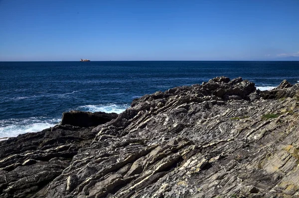 Bare Cliff Sea Sunny Clear Day — Fotografia de Stock