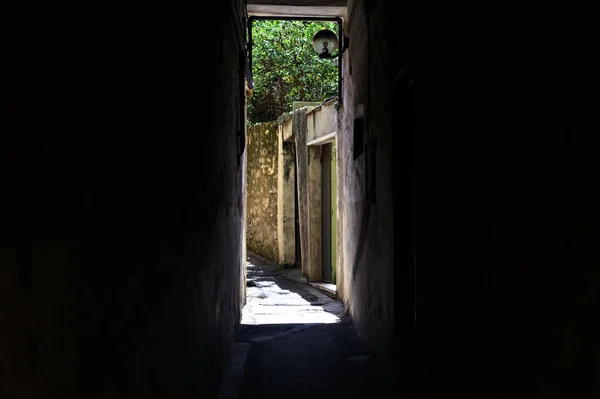 Smalle Steeg Een Gebouw Een Italiaanse Stad — Stockfoto