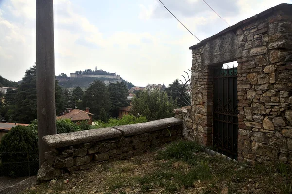 Closed Door Stone Wall Path Hill — Stockfoto