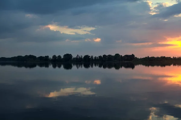 Der See Bei Sonnenuntergang Mit Dem Himmel Wasser — Stockfoto