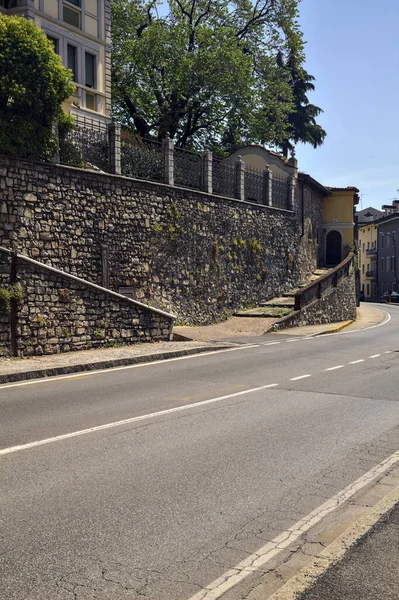 Entrance House Old Fortification Wall Edge Road — Stockfoto